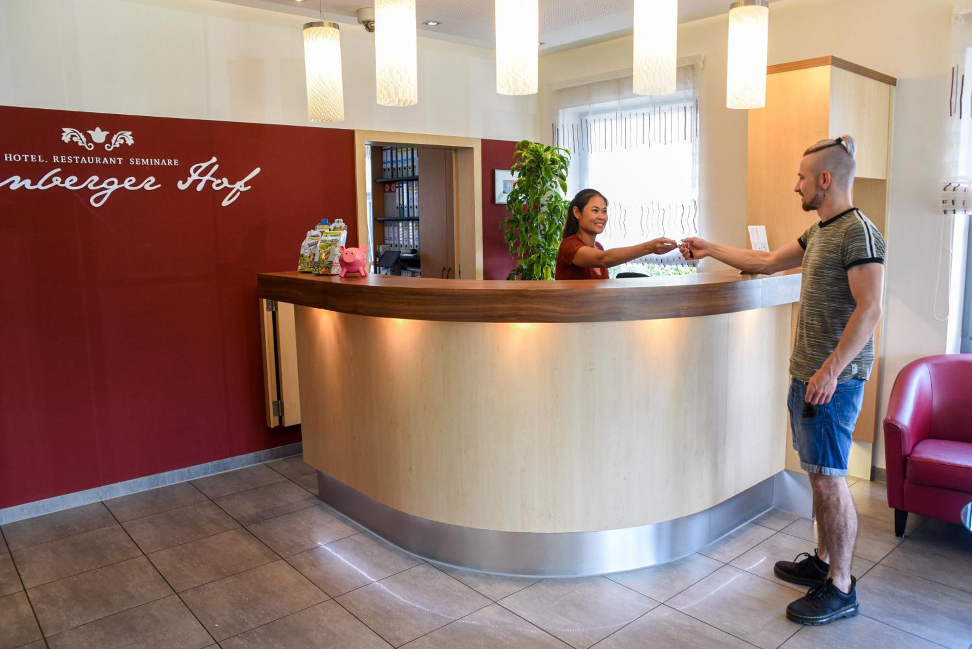 Hotel Nuernberger Hof 노이막트인더오버팔츠 외부 사진